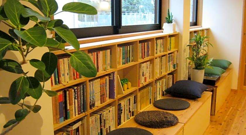 Guesthouse Hyakumanben Cross