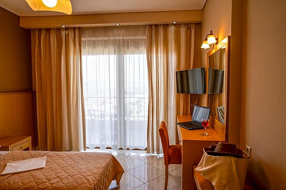 Evia Hotel & Suites