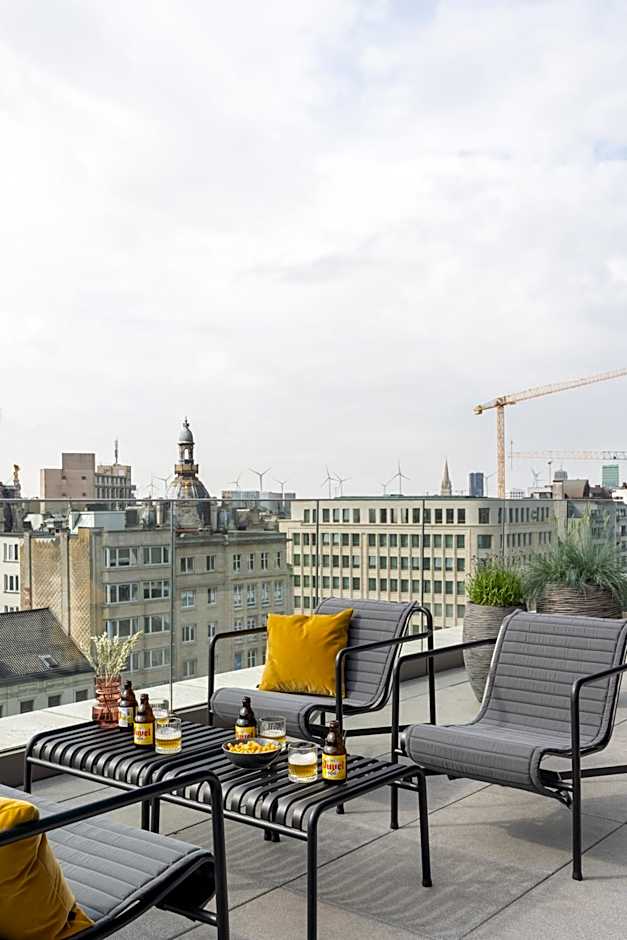 YAYS Antwerp Opera by Numa