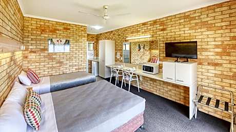 2 Beds, Mountain View