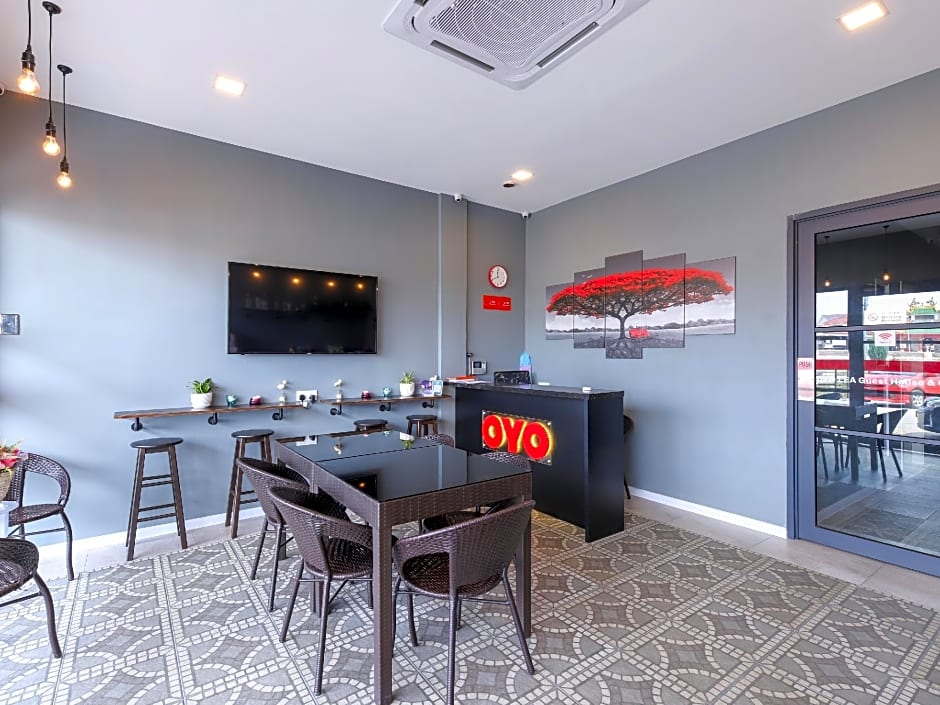 SUPER OYO 1145 Lea Guest House & Cafe