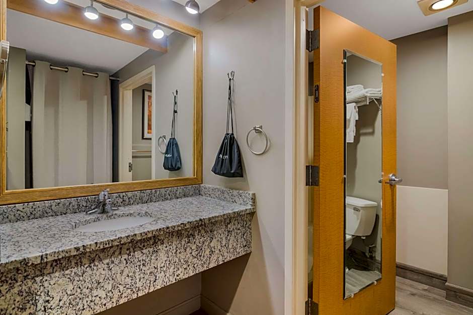 Best Western Plus Executive Court Inn & Conference Center