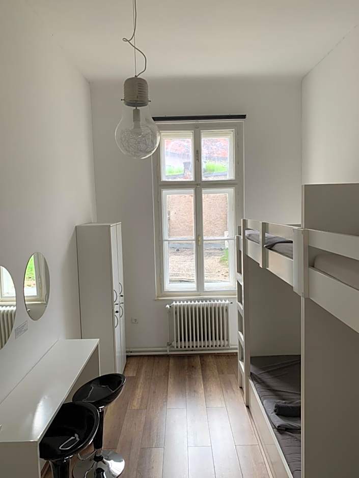 Lovecroatia Zagreb-'Paxnest' HOSTEL, No party! Cozy and quiet! Separated Men and women's Dormitory and Shower room! Indoor shoes provided! Lower beds with curtains for privacy! Maximum 4-5 beds per room! Fully prepared bed sheets! Have Laundry shop