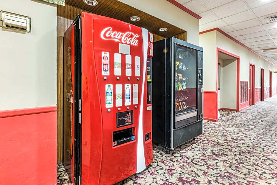 Red Carpet Inn & Suites