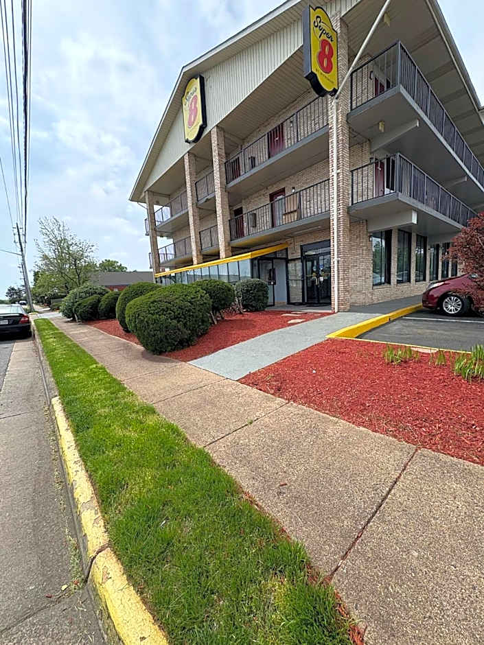 Super 8 by Wyndham Manassas