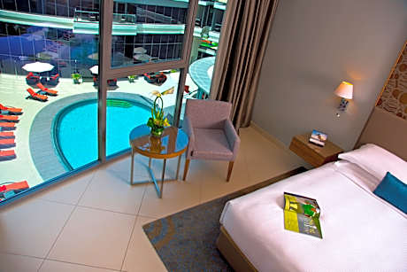 Pool View Studio With Balcony