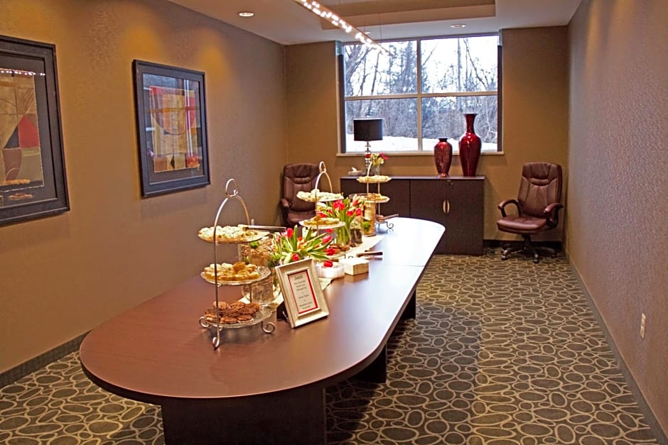 Holiday Inn Express & Suites Plymouth - Ann Arbor Area