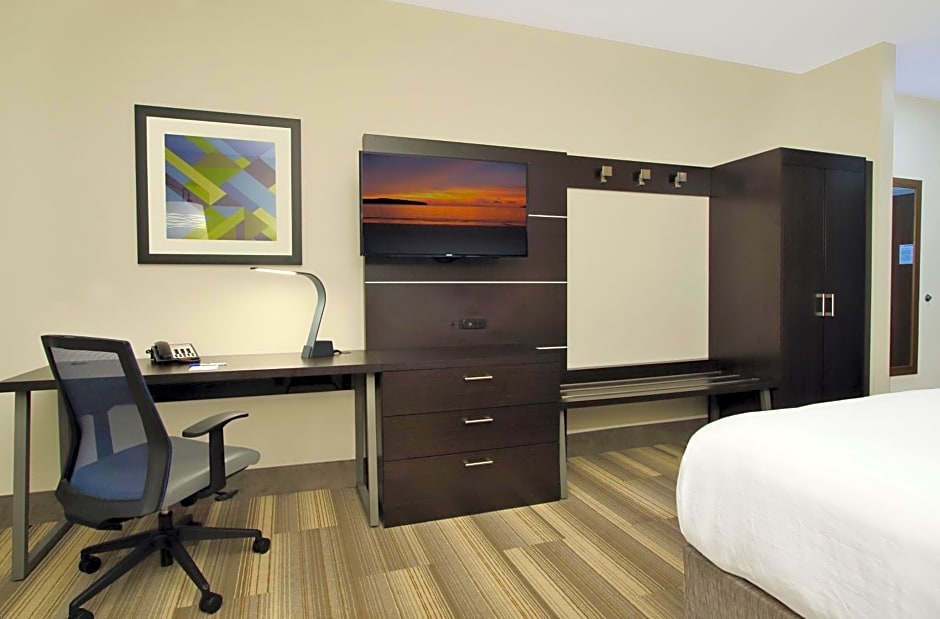 Holiday Inn Express & Suites - Brookshire - Katy Freeway, an IHG Hotel