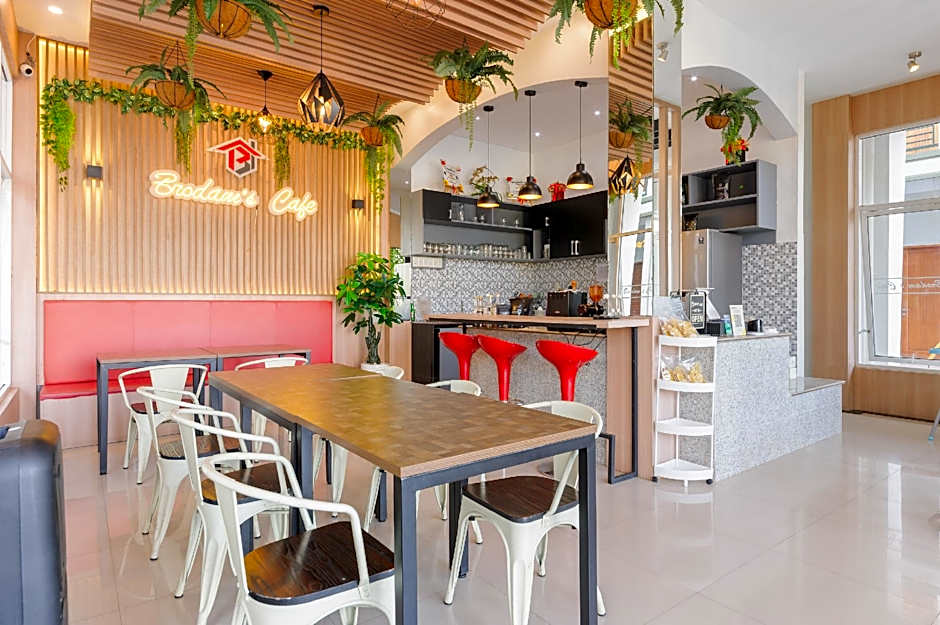 Urbanview Hotel Brodam's Pematang Siantar by RedDoorz