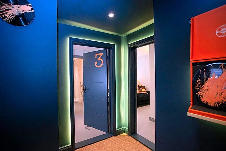 Higgihaus Aparthotel, Clare Street