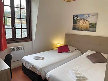 Twin Room with Private Bathroom