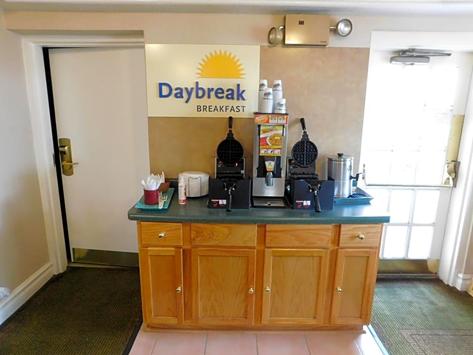 Days Inn & Suites by Wyndham Arlington Heights