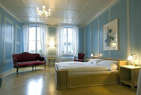 Double Room with King Bed and Shared Bathroom