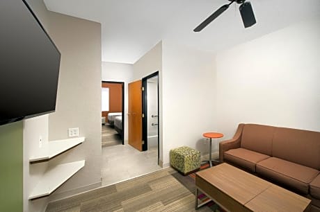 Suite with Mobility Accessible Tub - Non-Smoking