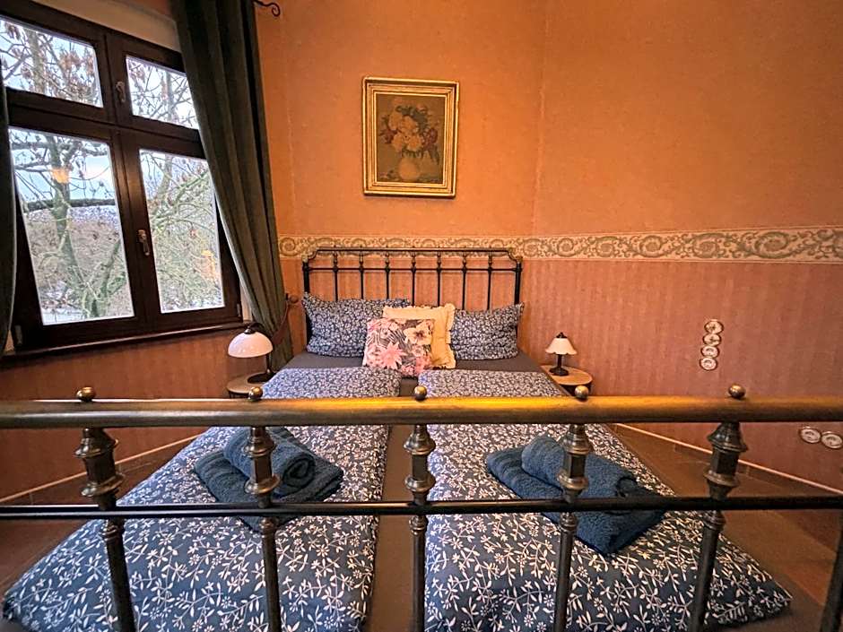 Photo 1 of 16 of Executive Suite