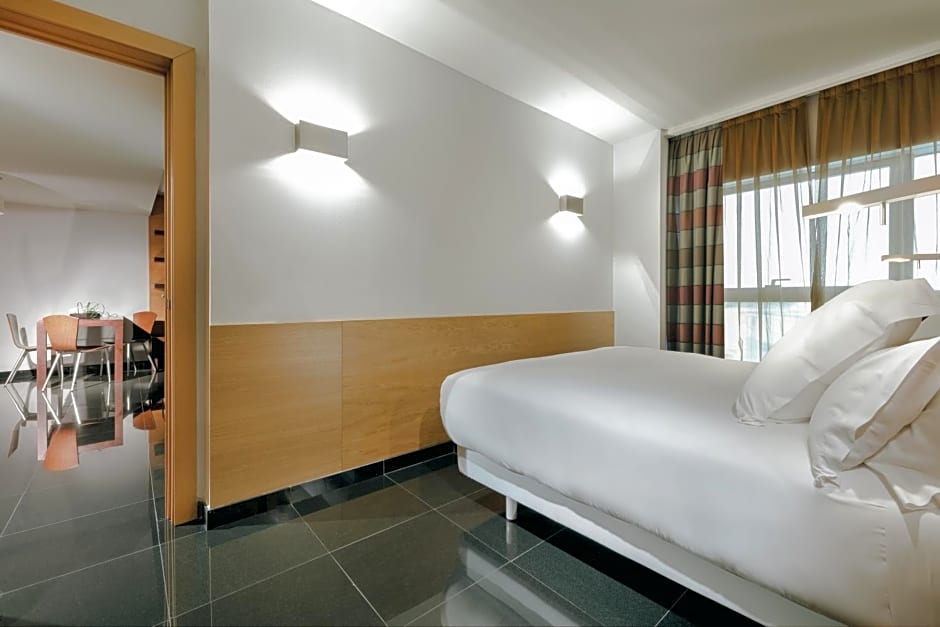 Hesperia Fira Suites