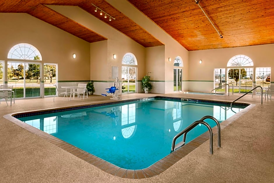 Country Inn & Suites by Radisson, Fort Dodge, IA