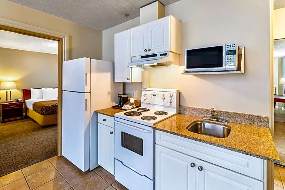 Econo Lodge  Inn & Suites