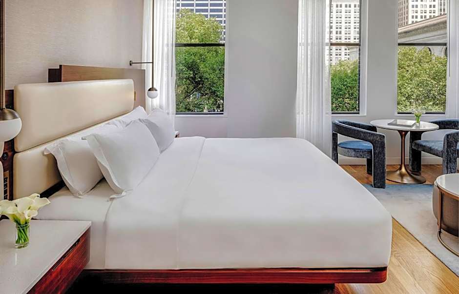Photo 1 of 6 of 1 King Bed, Park View