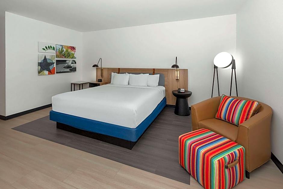 La Quinta Inn & Suites by Wyndham El Paso East Loop-375