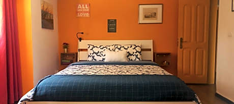 Large Double Room with Shared Bathroom