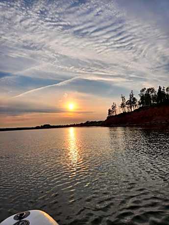 Waterfront Cottage beach access