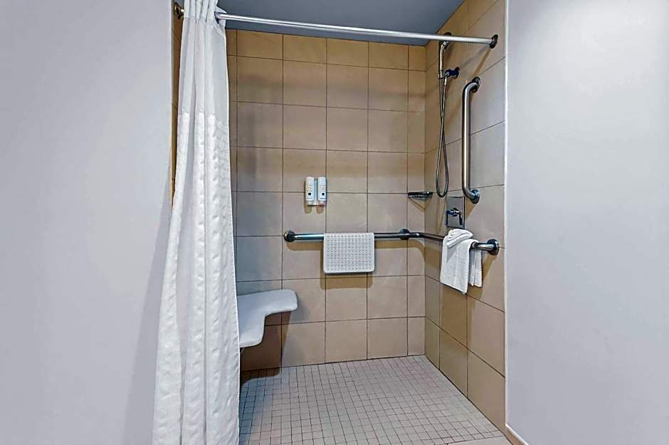 Quality Inn & Suites Hermosa Beach