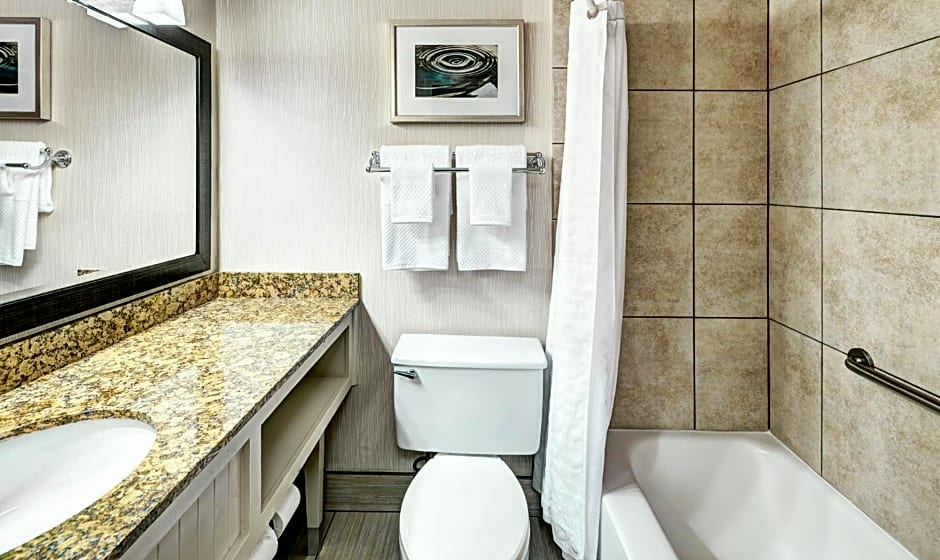 DoubleTree by Hilton Milwaukee Downtown