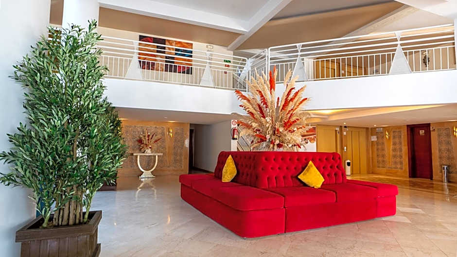 Intouriste Hôtel & Suites
