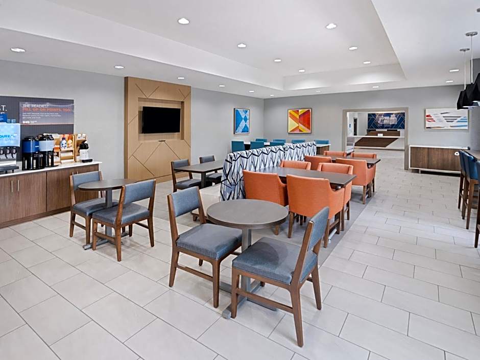 Holiday Inn Express & Suites Lakeland North - I-4 By IHG