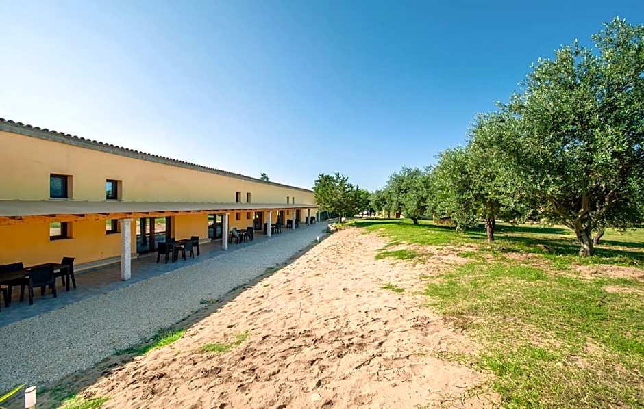 Lofts with private outdoor area and swimming-pool in Badesi