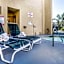 California Inn and Suites Bakersfield