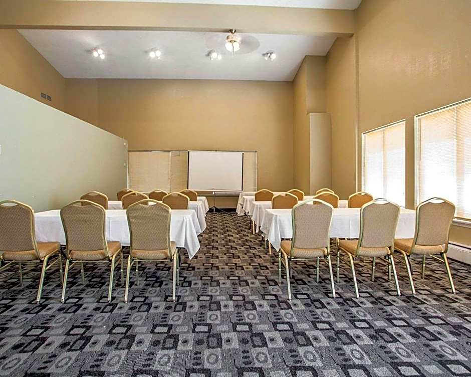 Rodeway Inn & Suites Milwaukee