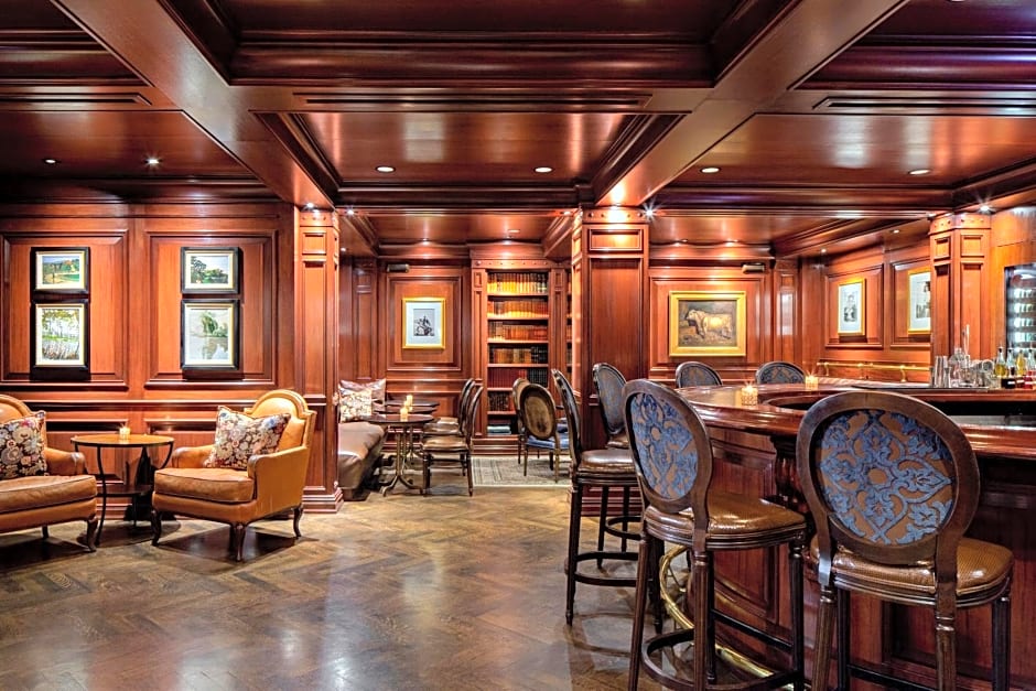 Amway Grand Plaza Hotel, Curio Collection by Hilton
