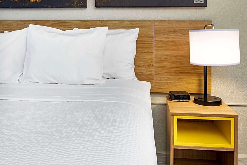 Days Inn by Wyndham Del Rio