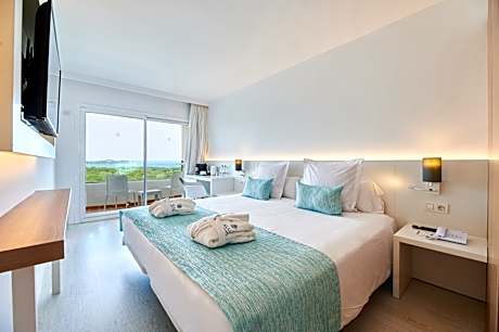 DOUBLE SINGLE USE SUPERIOR FRONTAL SEA VIEW