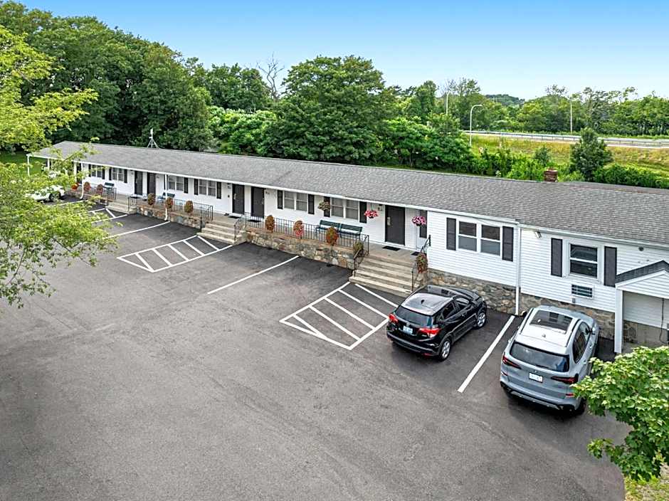 Founder's Brook Motel and Suites