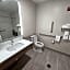 Holiday Inn Express Hotel & Suites Cincinnati-Blue Ash By IHG