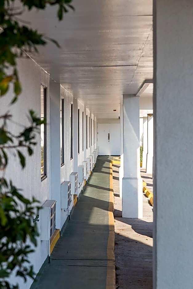 Contempra Inn