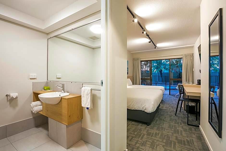 Nightcap at Kawana Waters Hotel