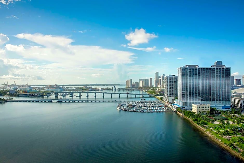 DoubleTree By Hilton Grand Hotel Biscayne Bay