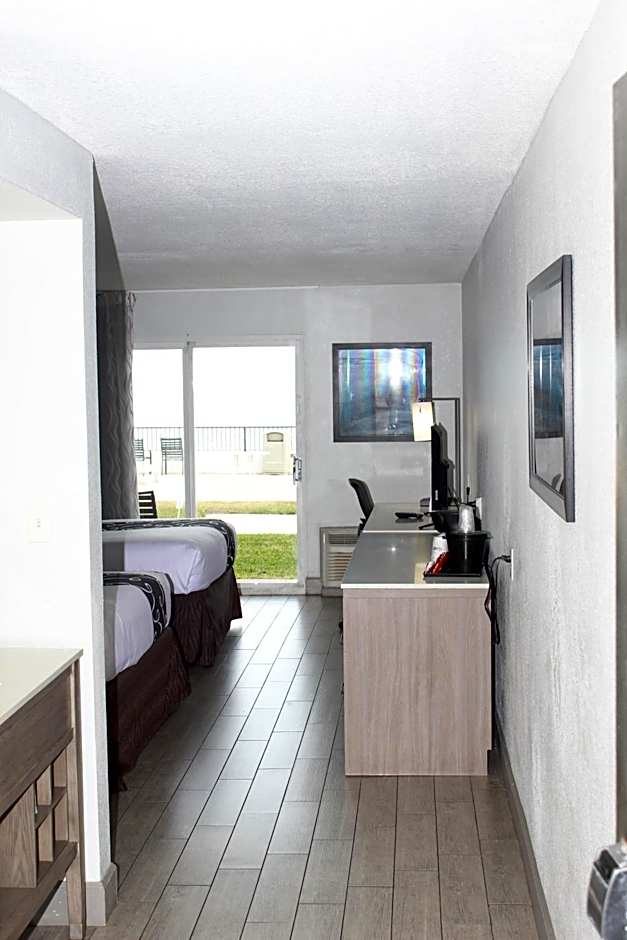 La Quinta Inn & Suites by Wyndham Oceanfront Daytona Beach