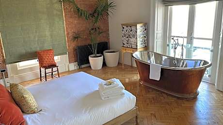 Deluxe Double Room with Bath & Sea View