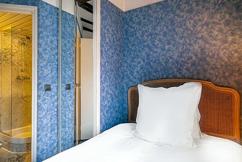 Hotel Baudelaire Opera