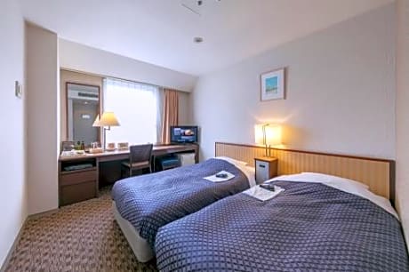 Two Adjacent Twin Rooms - Non-Smoking