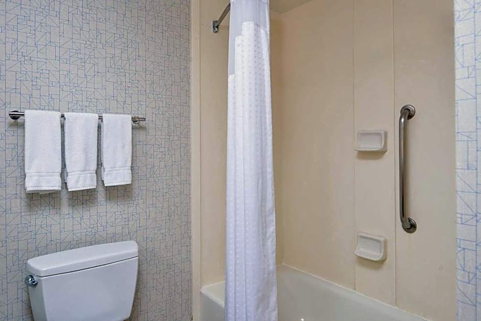 Holiday Inn Express Stockton Southeast By IHG