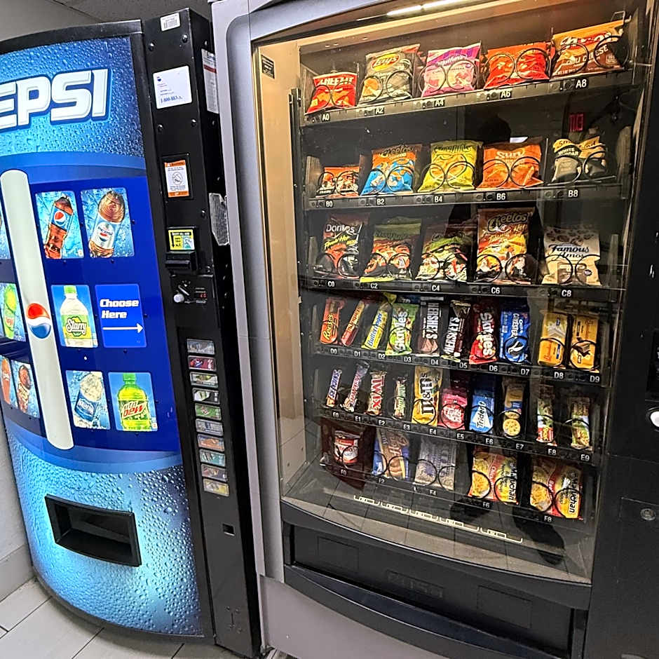 HomeTowne Studios by Red Roof Flint