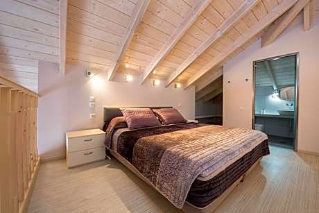 Deluxe Suite with Pool View