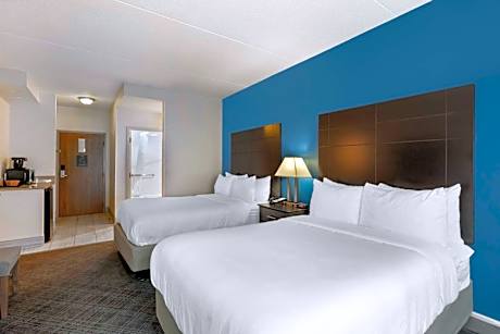 Suite with 2 Double Beds