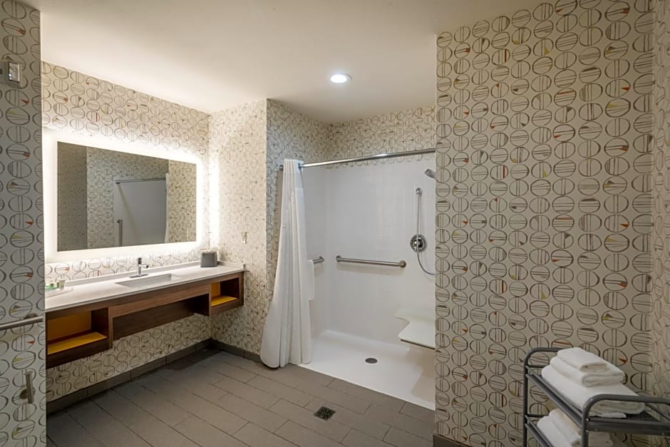 Holiday Inn and Suites Memphis Southeast Germantown By IHG